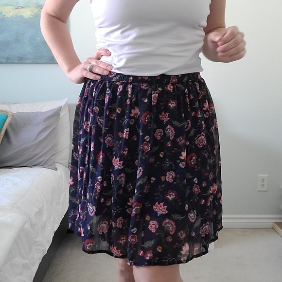 3/$30 Hollister mini skirt - Picture 1 of 6